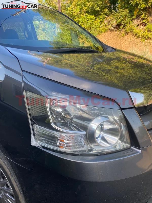 Реснички на фары Toyota Noah R70 2007-2010