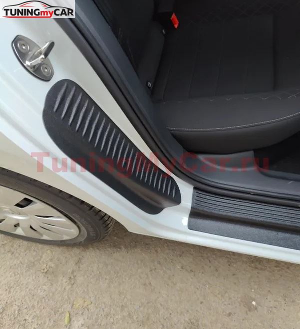 Накладки на внутренние части задних арок СО СКОТЧЕМ Skoda Rapid 2012-2016 (лифтбек), Rapid I рестайлинг 2017-2019 (лифтбек), Rapid II 2020- (лифтбек), Volkswagen Polo VI 2020-