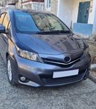 Реснички на фары для Toyota Vitz 2010-2014