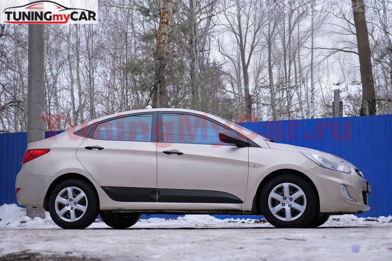 Молдинги на двери (Под покраску) для Hyundai Solaris седан 2010-2014 (l дорестайлинг)