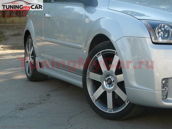 Пороги "Sport" 3D для Ford Focus 2 (хетчбек)