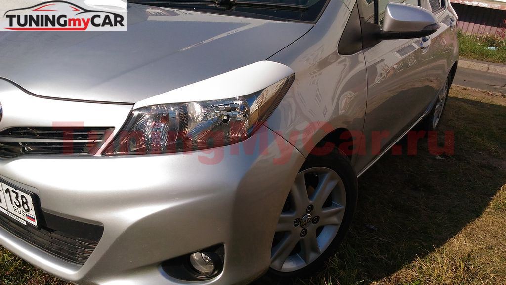 Реснички на фары для Toyota Vitz 2010-2014