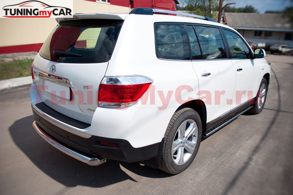 Пороги труба D75х42 овал с проступью для Toyota Highlander 2010-2013