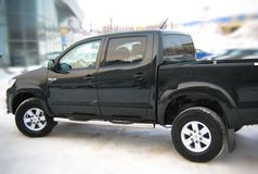 Пороги труба D76 с накладками (вариант 3) для Toyota Hilux 2009-2014