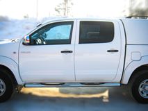 Пороги труба D76 с накладками (вариант 2) для Toyota Hilux 2009-2014