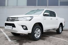 Пороги труба D76 с накладкой (вариант 1) для Toyota Hilux 2015-