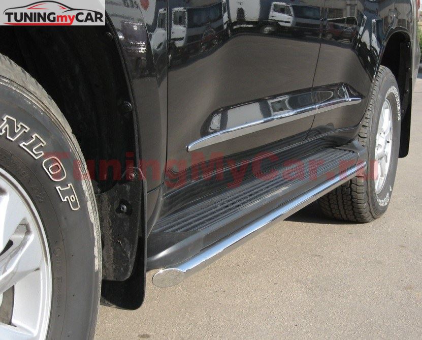 Пороги труба D42 для Toyota Land Cruiser 200 2007-2011