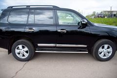 Пороги труба 120х60 для Toyota Land Cruiser 200 2012-2015