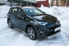 Пороги труба 75х42 овал с проступью для Toyota Rav4 2015-