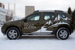 Пороги труба 75х42 овал с проступью для Renault Duster 2015-2020