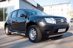 Пороги труба D76 с накладками (вариант 3) для Renault Duster 4x2 2011-