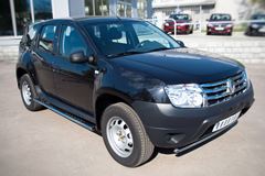 Пороги труба D75х42 овал с проступью для Renault Duster 4x2 2011-