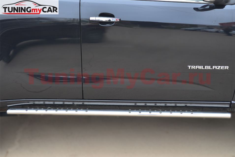 Пороги труба 75х42 овал с проступью для Chevrolet Trailblazer 2012-