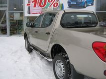 Пороги труба D76 с накладками (вариант 1) для Mitsubishi L200 2010-2013