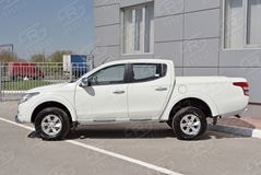 Пороги труба D76 с накладкой (вариант 3) для Mitsubishi L200 2015-