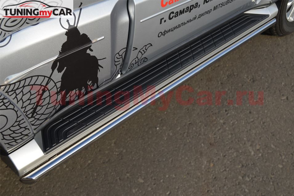 Защита порогов D42 (1 вариант) для Mitsubishi Pajero 4 2012-2013