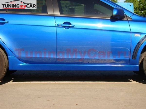 Накладки на пороги в стиле EVO для Lancer 10