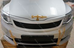 Накладка на передний бампер, вставка между клыками для KIA RIO III 2015+