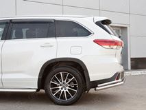 Защита заднего бампера D63 секции-D42 уголки для Toyota Highlander 2017
