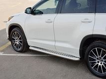 Пороги труба D63 с листом (Лист алюм, проф.сталь) (вариант 2) для Toyota Highlander 2017