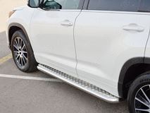 Пороги труба D63 с листом (Лист алюм, проф.сталь) (вариант 2) для Toyota Highlander 2017