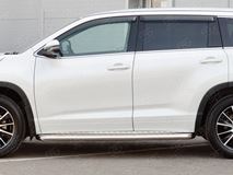 Пороги труба D63 с листом (Лист алюм, проф. нерж) (вариант 1) для Toyota Highlander 2017