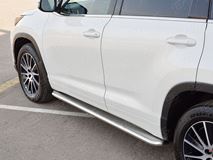 Пороги труба D42 с листом (Лист нерж, проф. нерж) (вариант 3) для Toyota Highlander 2017