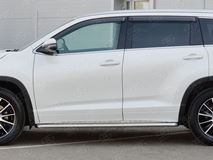 Пороги труба D42 с листом (Лист алюм, проф. нерж) (вариант 1) для Toyota Highlander 2017