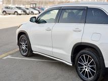 Пороги труба D63 (вариант 3) для Toyota Highlander 2017