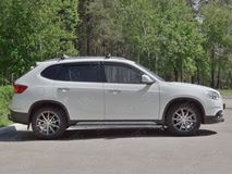 Пороги труба 75х42 овал с проступью для Brilliance V5 2014-