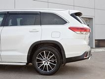Защита заднего бампера D75х42 дуга для Toyota Highlander 2017