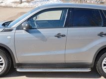 Пороги труба D42 с листом (Лист нерж, проф. нерж) (вариант 3) для Suzuki Vitara 2015-