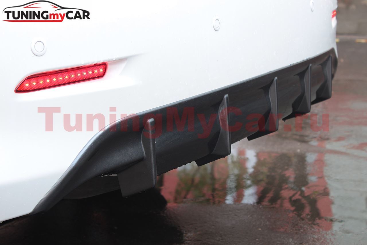 Накладка на задний бампер (диффузор) для Toyota Camry XV50 2011-2014