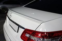 Спойлер Mercedes benz w212 amg c выемкой под значек