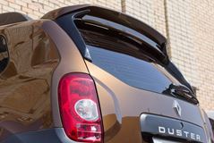 Спойлер очищающий стекло Renault Duster с 2011 г.в. (крашенный в цвет авто)