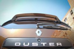 Спойлер очищающий стекло Renault Duster с 2011 г.в. (крашенный в цвет авто)