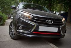 Накладка на передний бампер (в цвет автомобиля) (АБС) LADA Vesta Седан с 2016 г.в.
