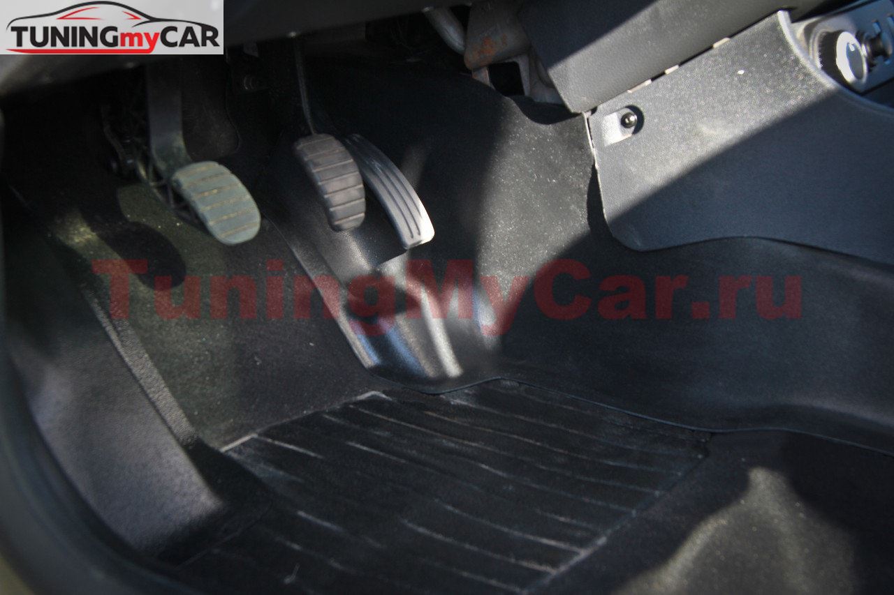 Накладки ковролина Renault Duster (2 шт.) центральные туннель пола с 2011г.в. по 2015 г.