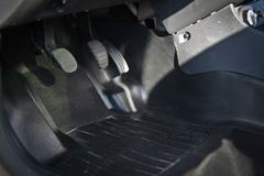 Накладки ковролина Renault Duster (2 шт.) центральные туннель пола с 2011г.в. по 2015 г.