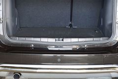 Накладка в проём багажника (чёрное тиснение) (ABS) RENAULT DUSTER 2012-/ Nissan Terrano 2014-