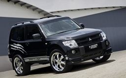 Накладка переднего бампера Mitsubishi Pajero 4 дорест. 2006-2011