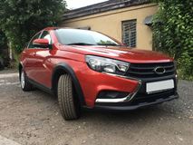 Накладка на ПЕРЕДНИЙ бампер (АБС) Лада Веста Седан SW с 2016 г.в     