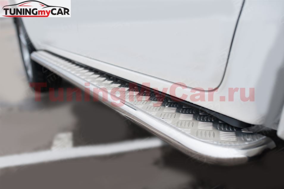 Пороги труба d42 с листом (Лист алюм,проф.нерж) (Вар.1) для Toyota Hilux Black Onyx 2020-