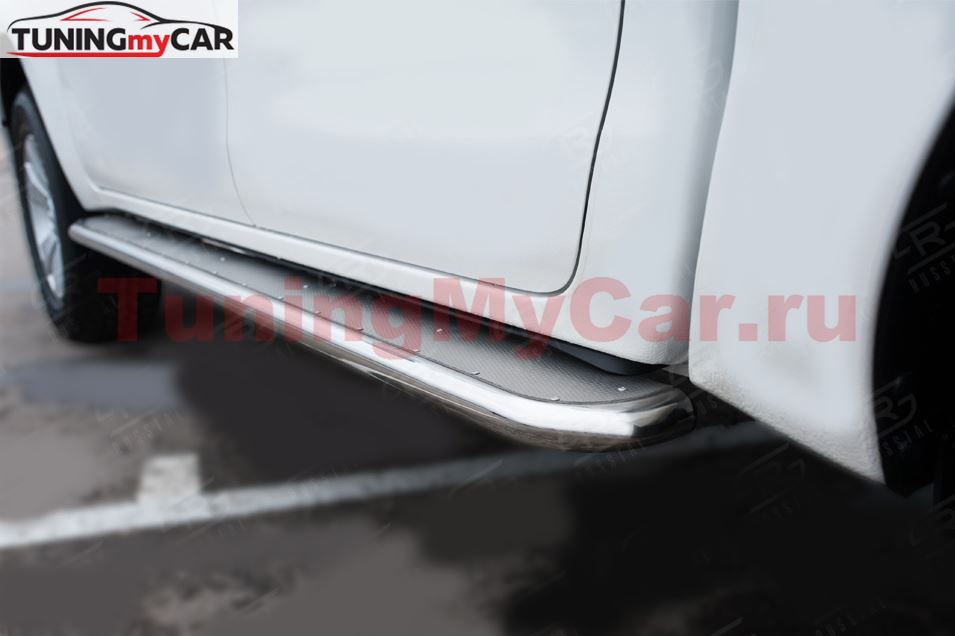 Пороги труба d42 с листом (Лист нерж,проф.нерж) (Вар.3) для Toyota Hilux Black Onyx 2020-