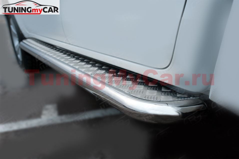Пороги труба d63 с листом (Лист алюм,проф.нерж) (Вар.1) для Toyota Hilux Black Onyx 2020-