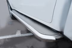 Пороги труба d63 с листом (Лист нерж,проф.нерж) (Вар.3) для Toyota Hilux Black Onyx 2020-