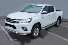 Пороги труба d63 с листом (Лист нерж,проф.нерж) (Вар.3) для Toyota Hilux Black Onyx 2020-