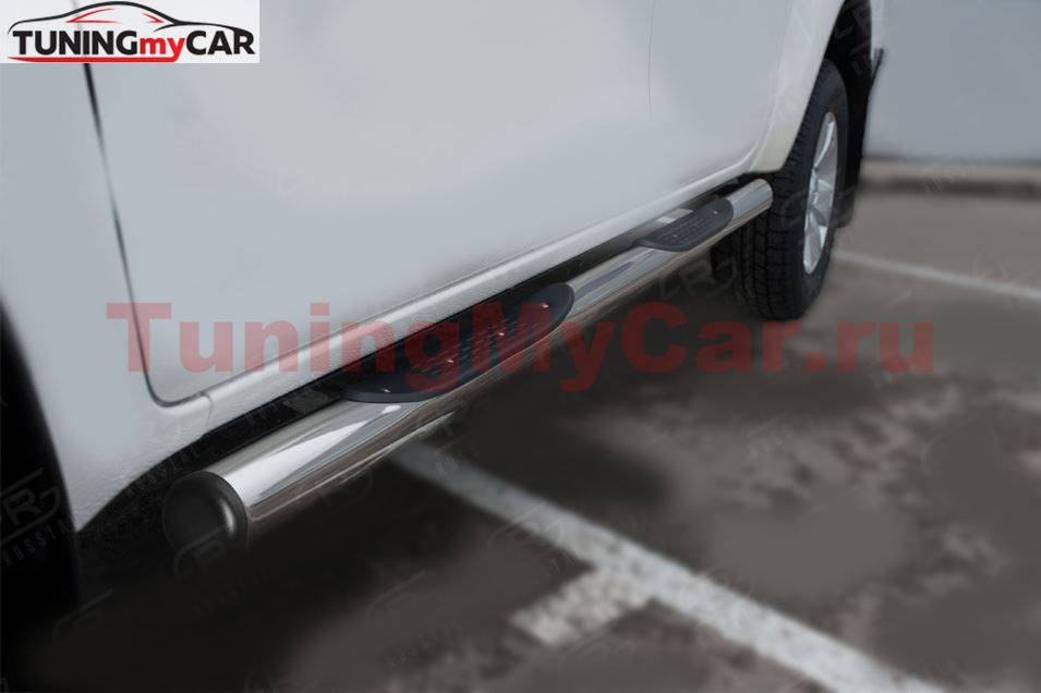 Пороги труба d76 с накладкой (вариант 2) для Toyota Hilux Black Onyx 2020-