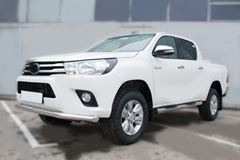 Пороги труба d76 с накладкой (вариант 2) для Toyota Hilux Black Onyx 2020-