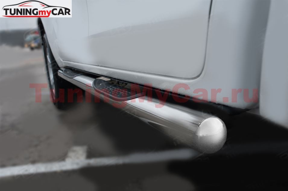 Пороги труба d76 с накладкой (вариант 3) для Toyota Hilux Black Onyx 2020-